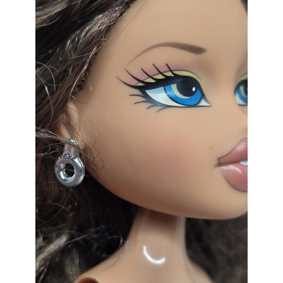 Bratz Back To School Yasmin Doll - Picture 5 of 16